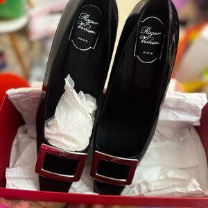 Roger Vivier Black Shoe in size 11.5